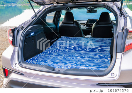 大自然の中で車中泊 103674576