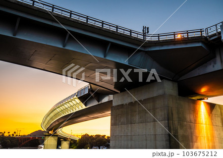 牛深ハイヤ大橋の日没後　【熊本県天草市牛深】 103675212