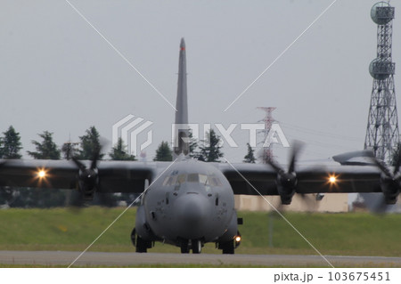 横田基地所属のC130Jスーパーハーキュリーズ 横田基地所属のC130Jスーパーハーキュリーズ 103675451