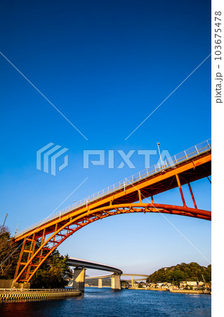 牛深ハイヤ大橋の夕陽　【熊本県天草市牛深】 103675478