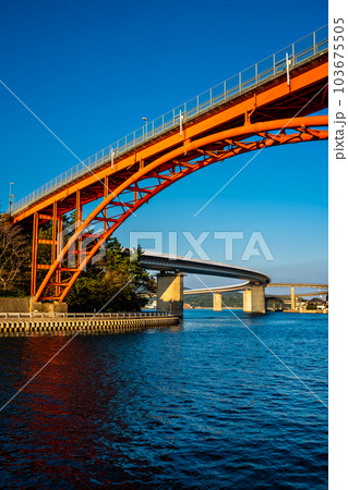 牛深ハイヤ大橋の夕陽 【熊本県天草市牛深】 牛深ハイヤ大橋の夕陽 【熊本県天草市牛深】 103675505