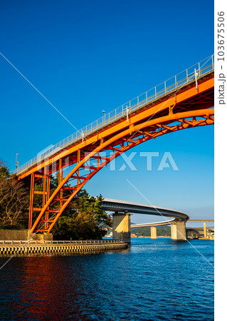 牛深ハイヤ大橋の夕陽 【熊本県天草市牛深】 牛深ハイヤ大橋の夕陽 【熊本県天草市牛深】 103675506