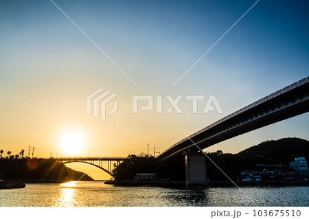 牛深ハイヤ大橋の夕陽 【熊本県天草市牛深】 牛深ハイヤ大橋の夕陽 【熊本県天草市牛深】 103675510