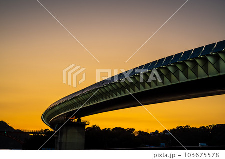 牛深ハイヤ大橋の夕陽　【熊本県天草市牛深】 103675578