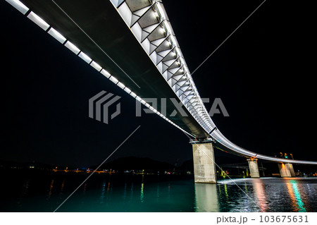 牛深ハイヤ大橋の夜景ライトアップ　【熊本県天草市牛深】 103675631