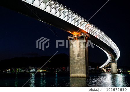 牛深ハイヤ大橋の夜景ライトアップ　【熊本県天草市牛深】 103675650