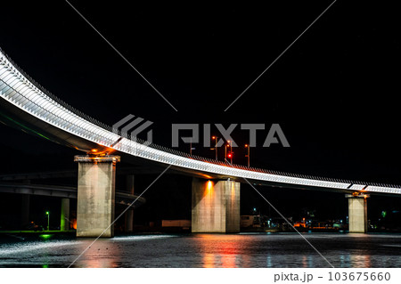 牛深ハイヤ大橋の夜景ライトアップ 【熊本県天草市牛深】 牛深ハイヤ大橋の夜景ライトアップ 【熊本県天草市牛深】 103675660