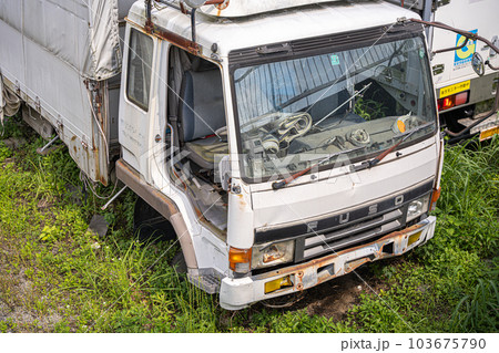 廃車したダンプ。 楽しい