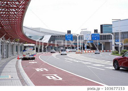 千歳空港バス降車レーンの景色 千歳空港バス降車レーンの景色 103677153