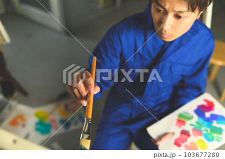 つなぎを着た人 103677280