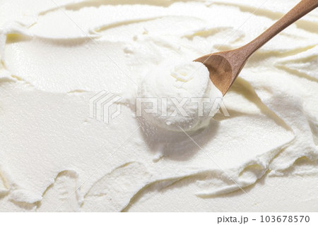 冷たくて美味しいアイスミルククリーム 103678570