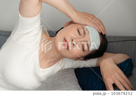 女性 体調不良 風邪 女性 体調不良 風邪 103679252