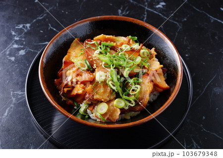 柔らか焼き豚丼 103679348