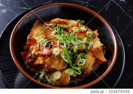 柔らか焼き豚丼 103679350