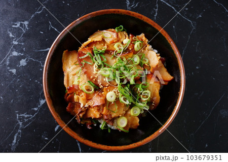 柔らか焼き豚丼 103679351