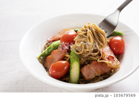 全粒粉パスタ　ベーコンアスパラ 103679569