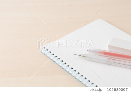 ノートとシャープペン（文房具） 103680007