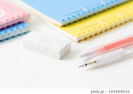 ノートとシャープペン（文房具） 103680010