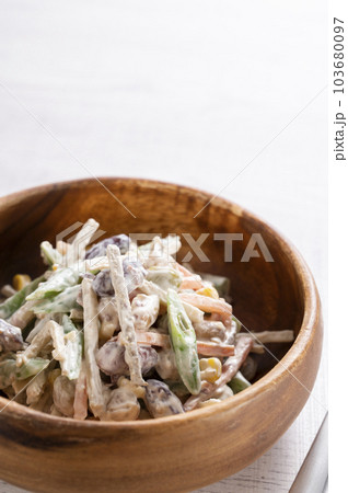 ごぼうと豆のサラダ ごぼうと豆のサラダ 103680097