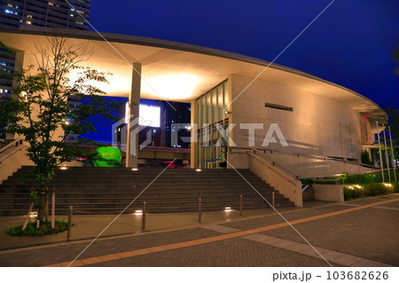 【大阪府】こども本の森の夜景 103682626
