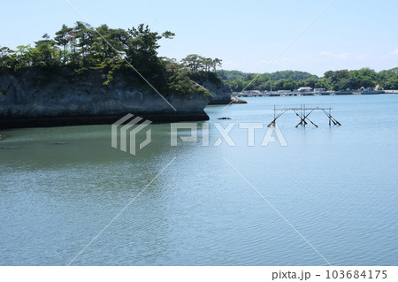 奥松島里浦湾の景色 103684175