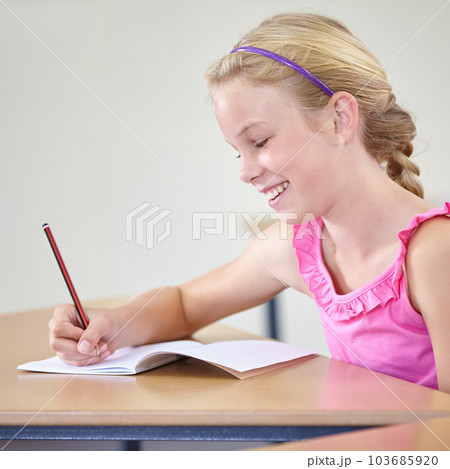 Enjoying todays lessons. a primary school class. Enjoying todays lessons. a primary school class. 103685920