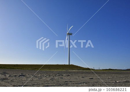 静岡県磐田市　竜洋海岸の風力発電「風竜』 103686221
