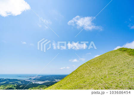寒風山 新緑 眺望の山 寒風山 新緑 眺望の山 103686454