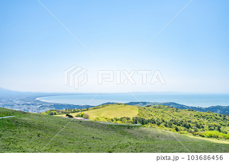 寒風山　新緑　眺望の山 103686456