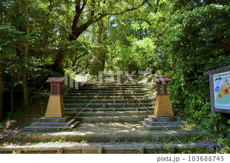 続日本100名城　高天神城　高天神城灯篭 103688745