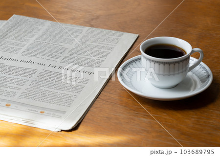 英字新聞、朝、朝日、コーヒー 103689795