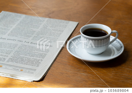 英字新聞、朝、朝日、コーヒー 103689804