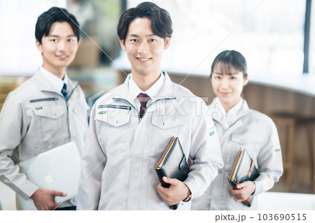 若いエンジニアチーム 103690515