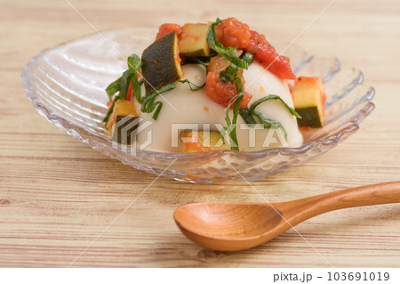 夏の味覚　夏野菜の冷や奴 103691019