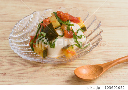 夏の味覚　夏野菜の冷や奴 103691022