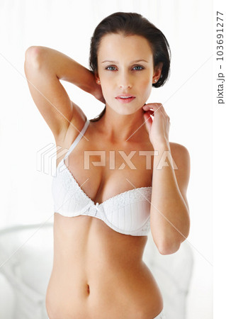 Portrait of young naked lady posing without bra - Stock Photo [28006154] -  PIXTA