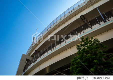 横浜 カーブを描く首都高速金港ジャンクション 2023.05 c-1 横浜 カーブを描く首都高速金港ジャンクション 2023.05 c-1 103691398