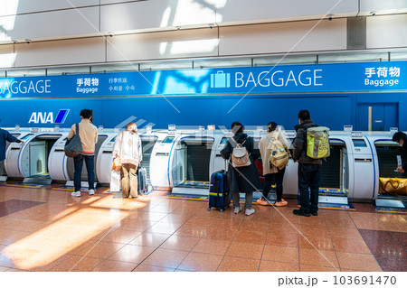 【東京都】羽田空港で手荷物を預けるANA BAGGAGE DROP 103691470