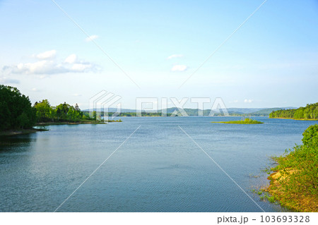 北海道幌加内町 朱鞠内湖 新緑の朱鞠内湖 北海道幌加内町 朱鞠内湖 新緑の朱鞠内湖 103693328