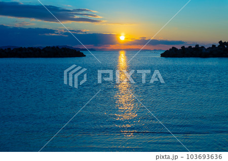 【鳴門風景】海の日の出ふたたび 【鳴門風景】海の日の出ふたたび 103693636