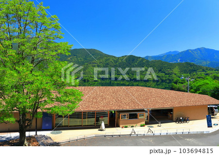 【高知県】快晴のさめうらカヌーテラス　 103694815