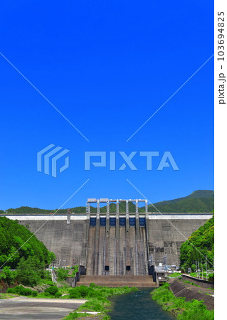 【高知県】快晴の早明浦ダム 【高知県】快晴の早明浦ダム 103694825