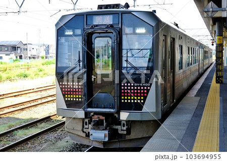 電気式気動車 GV-E400系 信越線新津駅 電気式気動車 GV-E400系 信越線新津駅 103694955