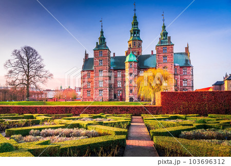 Copenhagen, Denmark. Rosenborg Slot, winter sunrise. 103696312