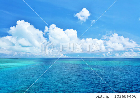 沖縄 宮古島の青空と海 沖縄 宮古島の青空と海 103696406