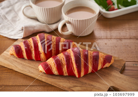 バイカラークロワッサン 103697999