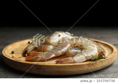 Fresh raw shrimps with rosemary on wooden board 103700736
