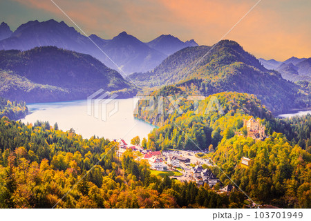Hohenschwangau, Bavaria. Beautiful autmn scenic with Alpsee, Schloss Hohenschwangau 103701949