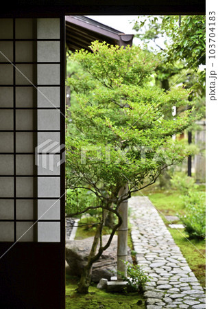 犬山有楽苑の復元茶室「元庵」※ピントは障子 103704183