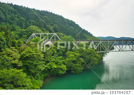 笹津橋から見たJR高山本線の鉄橋 103704287